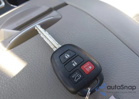 2018 Toyota Highlander Le Plus из США, поврежденный, VIN 5TDZZRFH1JS256189